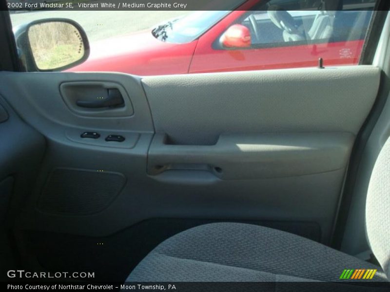 Vibrant White / Medium Graphite Grey 2002 Ford Windstar SE