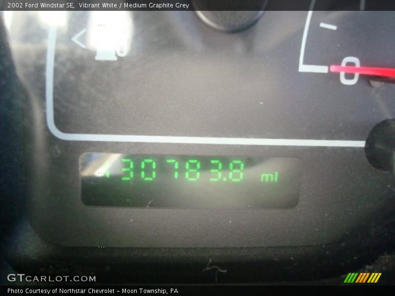 Vibrant White / Medium Graphite Grey 2002 Ford Windstar SE