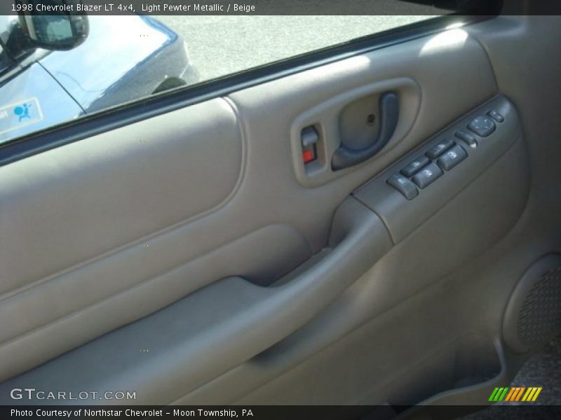 Light Pewter Metallic / Beige 1998 Chevrolet Blazer LT 4x4