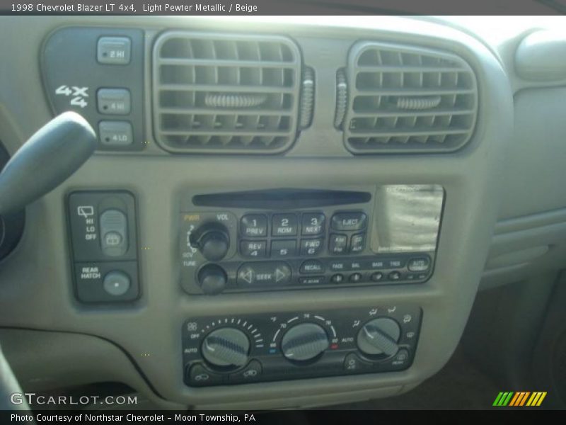 Light Pewter Metallic / Beige 1998 Chevrolet Blazer LT 4x4