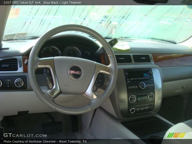 Onyx Black / Light Titanium 2007 GMC Yukon SLT 4x4