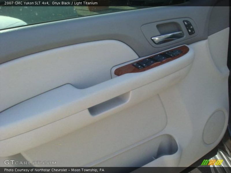 Onyx Black / Light Titanium 2007 GMC Yukon SLT 4x4