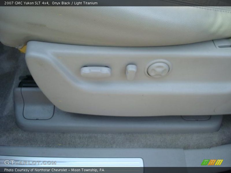 Onyx Black / Light Titanium 2007 GMC Yukon SLT 4x4