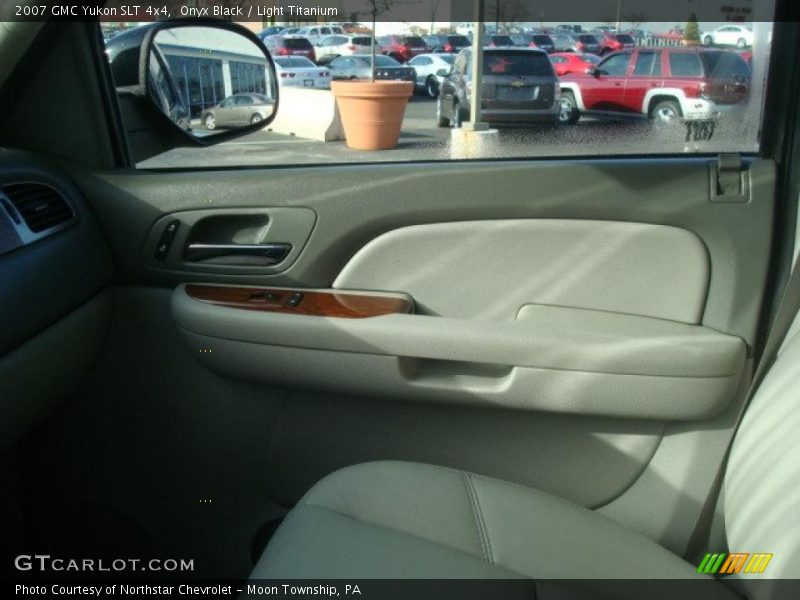 Onyx Black / Light Titanium 2007 GMC Yukon SLT 4x4