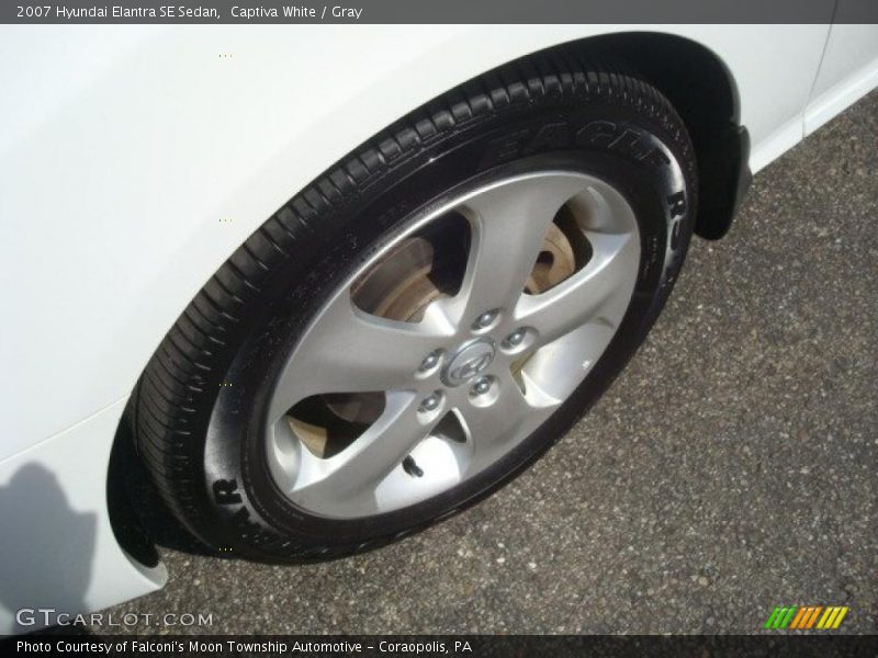 Captiva White / Gray 2007 Hyundai Elantra SE Sedan