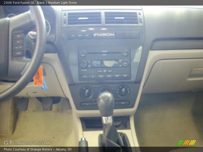 Black / Medium Light Stone 2006 Ford Fusion SE