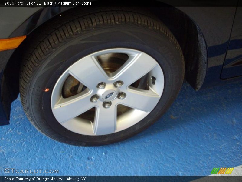 Black / Medium Light Stone 2006 Ford Fusion SE