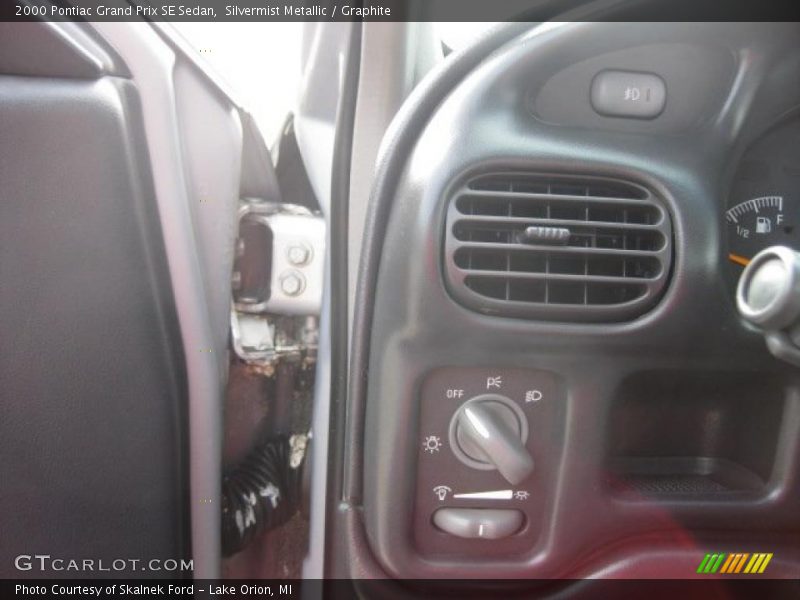 Silvermist Metallic / Graphite 2000 Pontiac Grand Prix SE Sedan