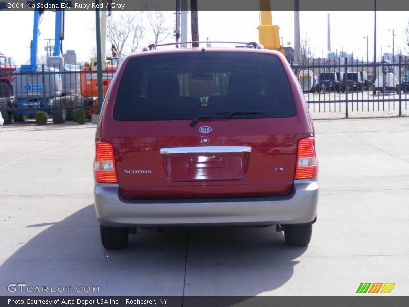 Ruby Red / Gray 2004 Kia Sedona EX