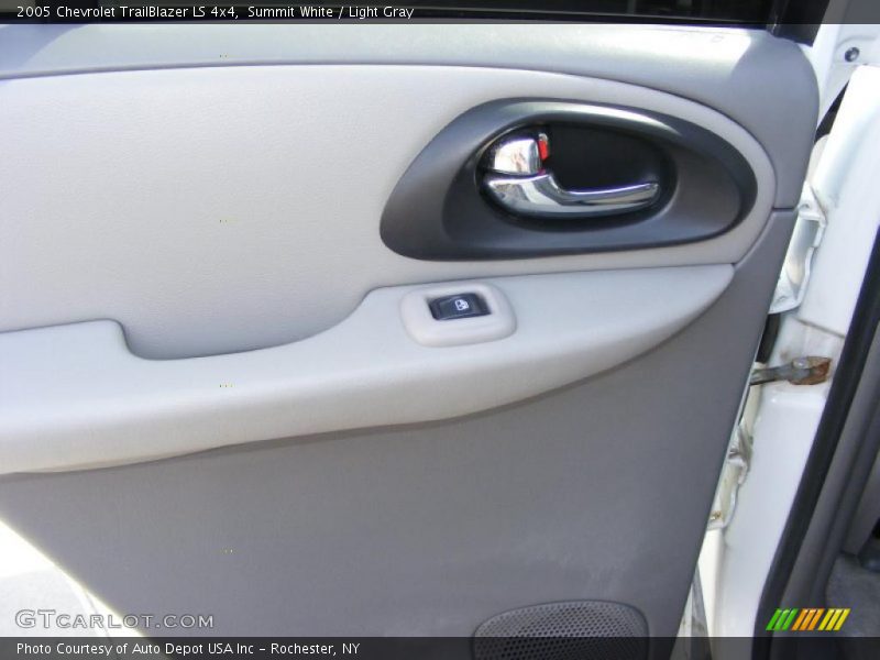 Summit White / Light Gray 2005 Chevrolet TrailBlazer LS 4x4