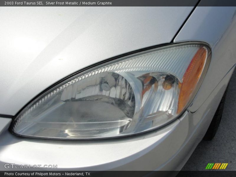 Silver Frost Metallic / Medium Graphite 2003 Ford Taurus SES