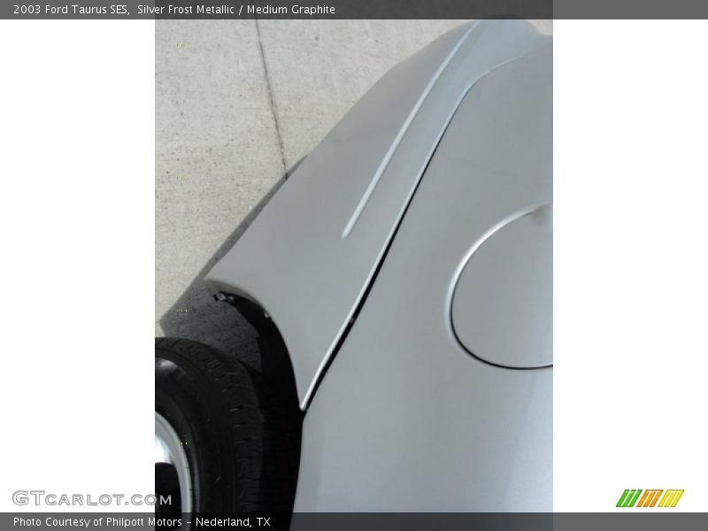 Silver Frost Metallic / Medium Graphite 2003 Ford Taurus SES