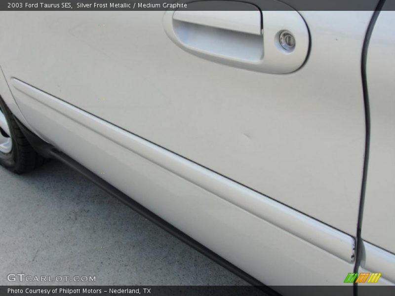 Silver Frost Metallic / Medium Graphite 2003 Ford Taurus SES