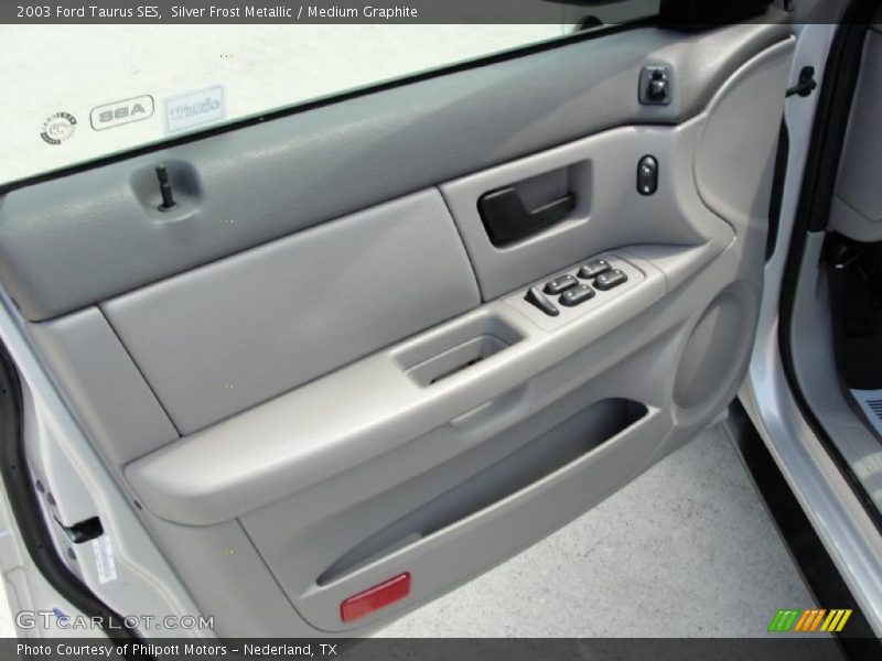 Silver Frost Metallic / Medium Graphite 2003 Ford Taurus SES