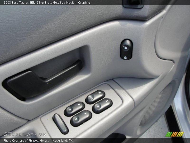 Silver Frost Metallic / Medium Graphite 2003 Ford Taurus SES