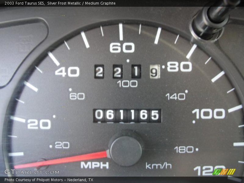 Silver Frost Metallic / Medium Graphite 2003 Ford Taurus SES