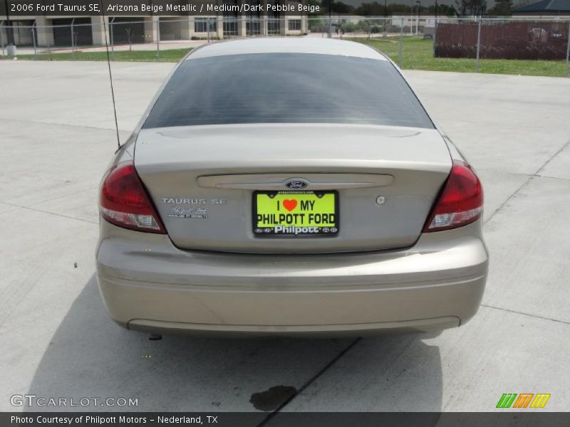 Arizona Beige Metallic / Medium/Dark Pebble Beige 2006 Ford Taurus SE