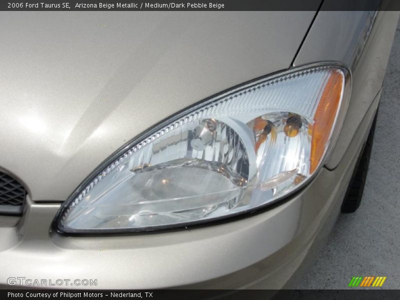 Arizona Beige Metallic / Medium/Dark Pebble Beige 2006 Ford Taurus SE