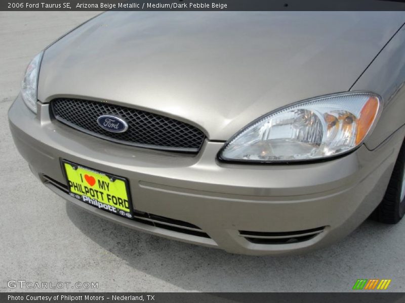 Arizona Beige Metallic / Medium/Dark Pebble Beige 2006 Ford Taurus SE