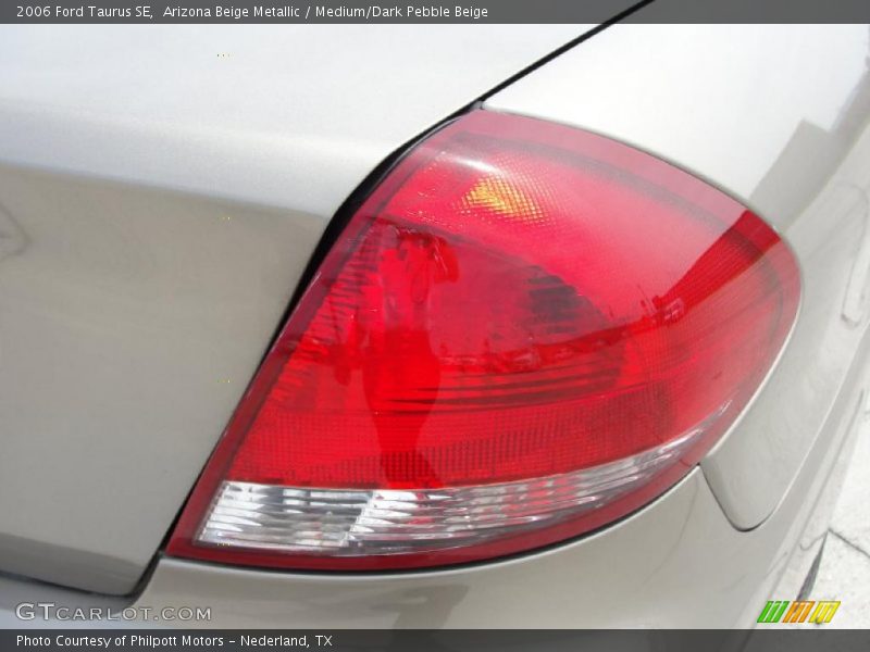 Arizona Beige Metallic / Medium/Dark Pebble Beige 2006 Ford Taurus SE