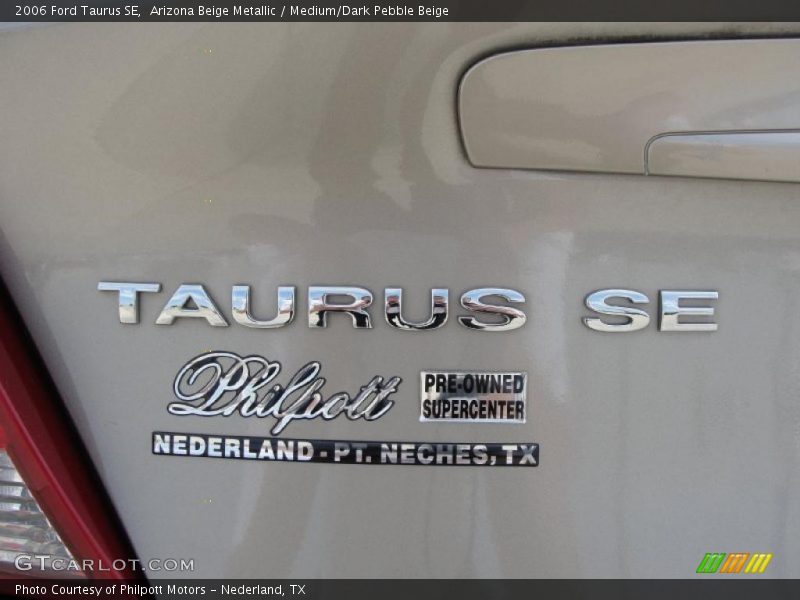 Arizona Beige Metallic / Medium/Dark Pebble Beige 2006 Ford Taurus SE