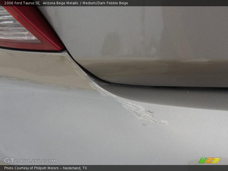 Arizona Beige Metallic / Medium/Dark Pebble Beige 2006 Ford Taurus SE