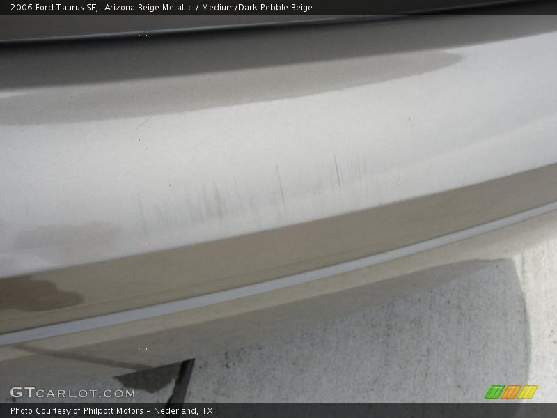 Arizona Beige Metallic / Medium/Dark Pebble Beige 2006 Ford Taurus SE