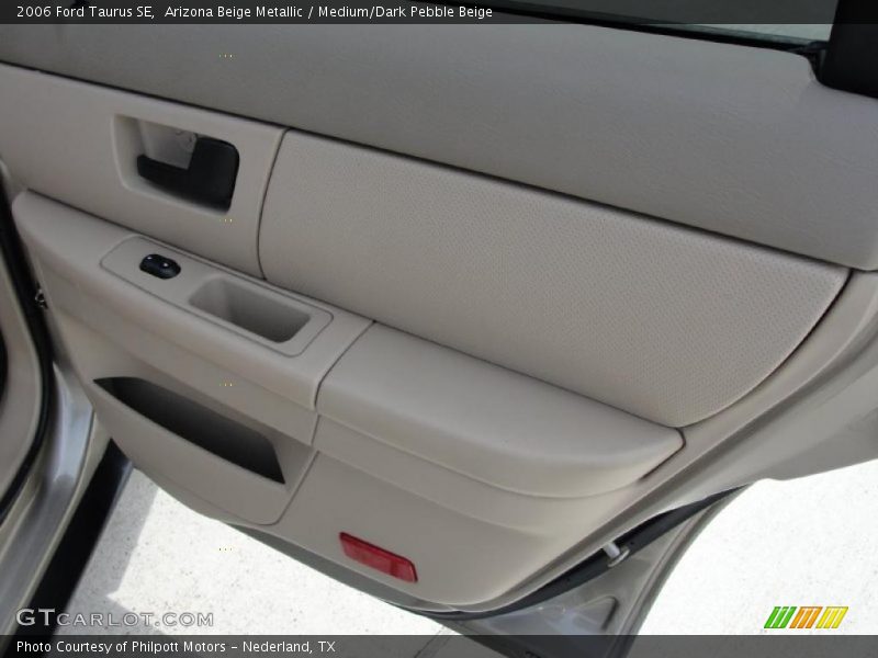 Arizona Beige Metallic / Medium/Dark Pebble Beige 2006 Ford Taurus SE