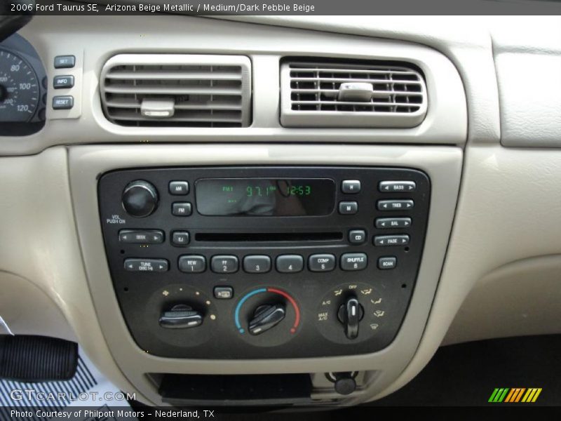Arizona Beige Metallic / Medium/Dark Pebble Beige 2006 Ford Taurus SE