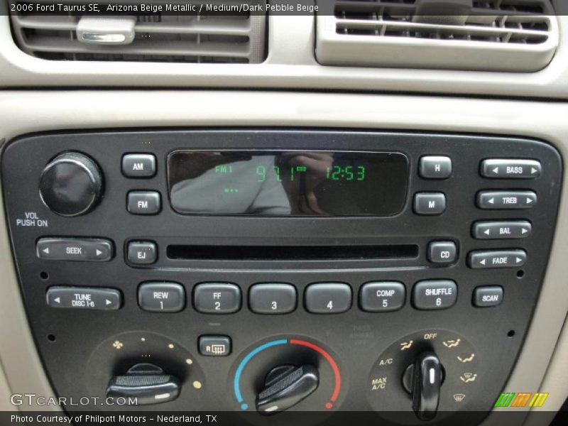 Arizona Beige Metallic / Medium/Dark Pebble Beige 2006 Ford Taurus SE