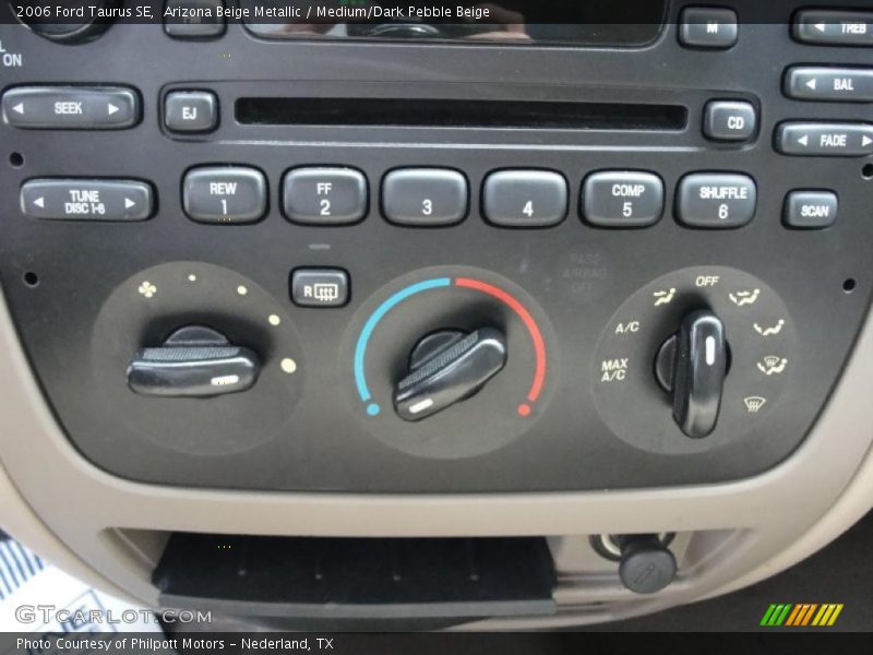 Arizona Beige Metallic / Medium/Dark Pebble Beige 2006 Ford Taurus SE