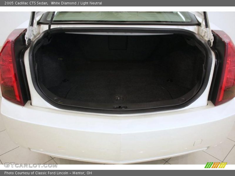 White Diamond / Light Neutral 2005 Cadillac CTS Sedan