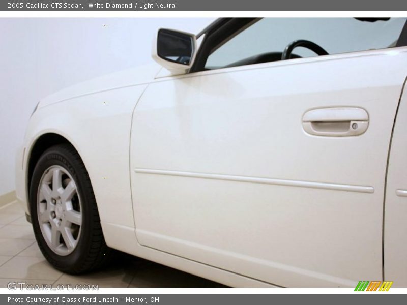 White Diamond / Light Neutral 2005 Cadillac CTS Sedan