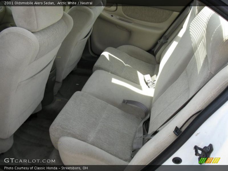 Arctic White / Neutral 2001 Oldsmobile Alero Sedan