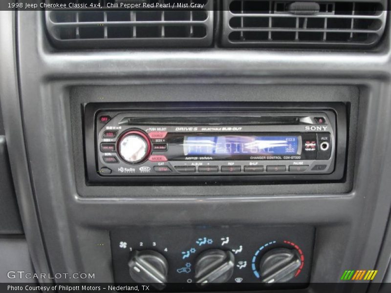 Chili Pepper Red Pearl / Mist Gray 1998 Jeep Cherokee Classic 4x4