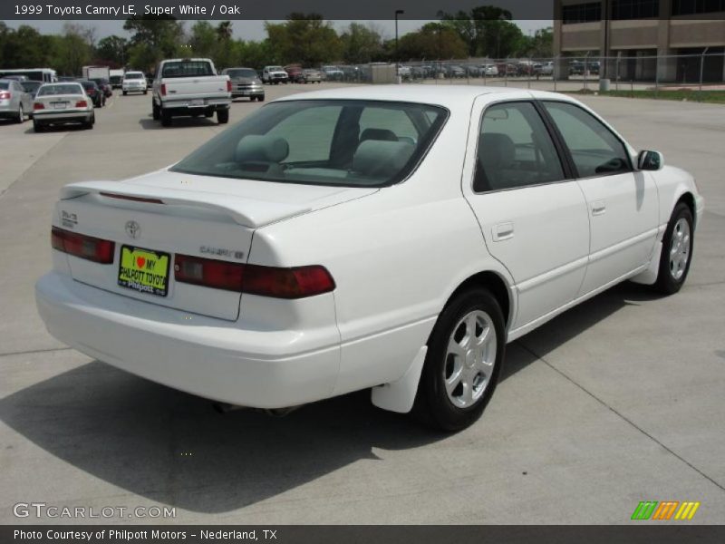 Super White / Oak 1999 Toyota Camry LE