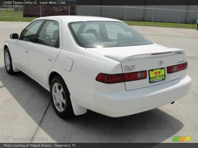 Super White / Oak 1999 Toyota Camry LE