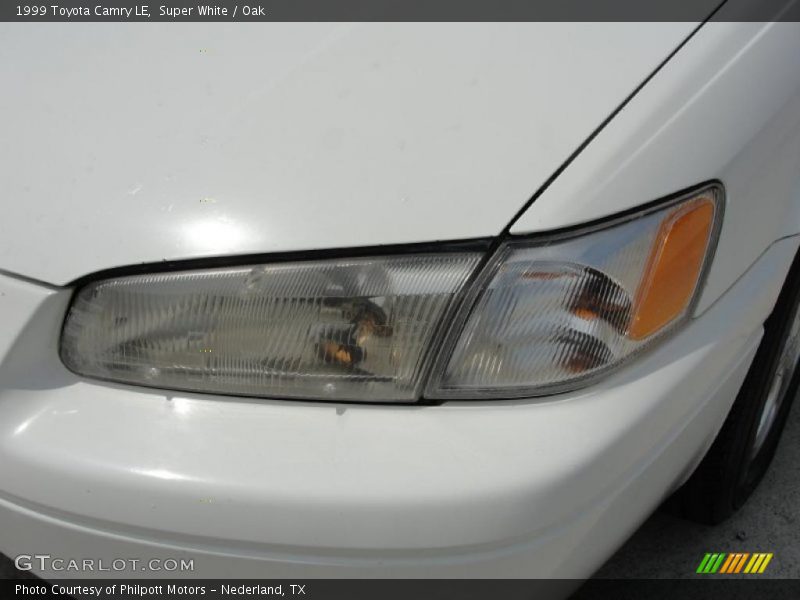 Super White / Oak 1999 Toyota Camry LE