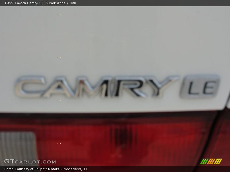 Super White / Oak 1999 Toyota Camry LE