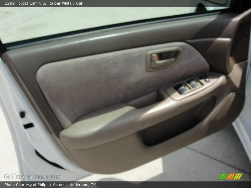 Super White / Oak 1999 Toyota Camry LE
