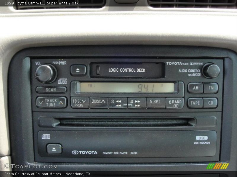 Super White / Oak 1999 Toyota Camry LE