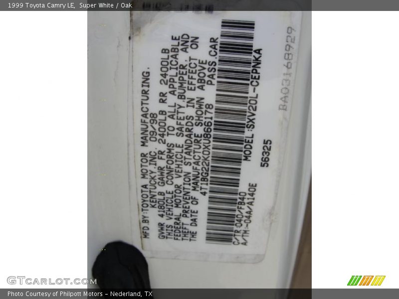 Super White / Oak 1999 Toyota Camry LE