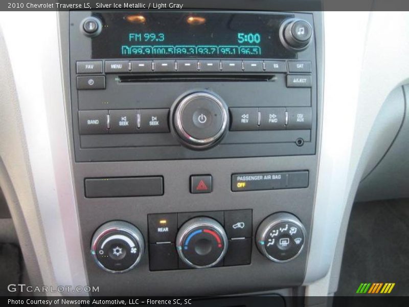 Silver Ice Metallic / Light Gray 2010 Chevrolet Traverse LS