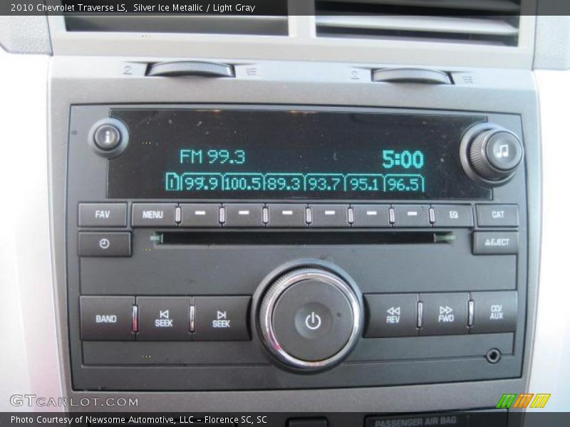 Silver Ice Metallic / Light Gray 2010 Chevrolet Traverse LS