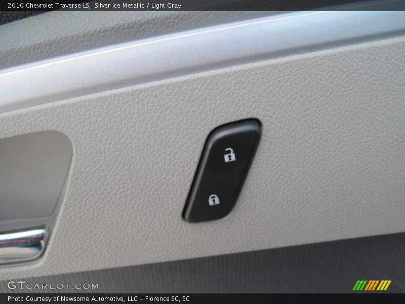Silver Ice Metallic / Light Gray 2010 Chevrolet Traverse LS