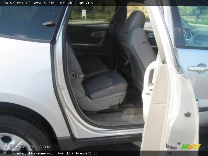 Silver Ice Metallic / Light Gray 2010 Chevrolet Traverse LS