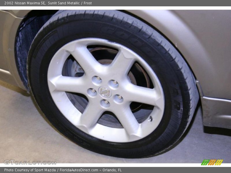 Sunlit Sand Metallic / Frost 2002 Nissan Maxima SE