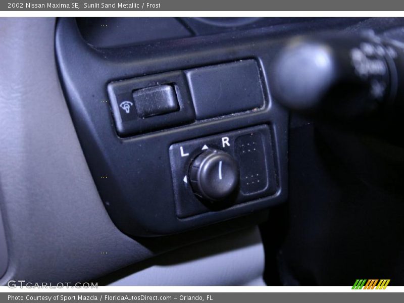 Sunlit Sand Metallic / Frost 2002 Nissan Maxima SE