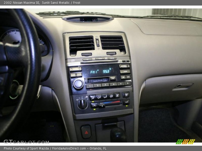 Sunlit Sand Metallic / Frost 2002 Nissan Maxima SE