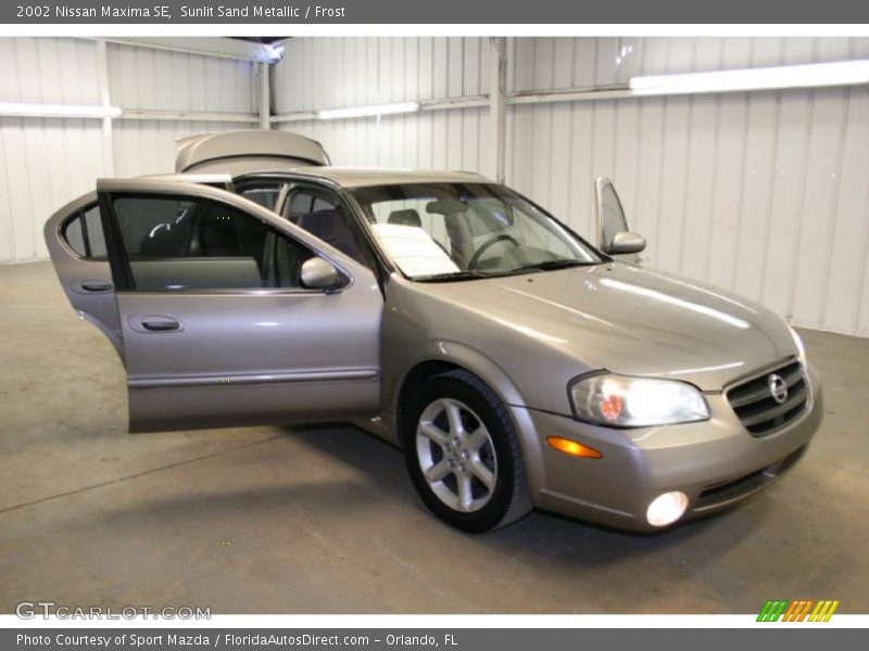 Sunlit Sand Metallic / Frost 2002 Nissan Maxima SE